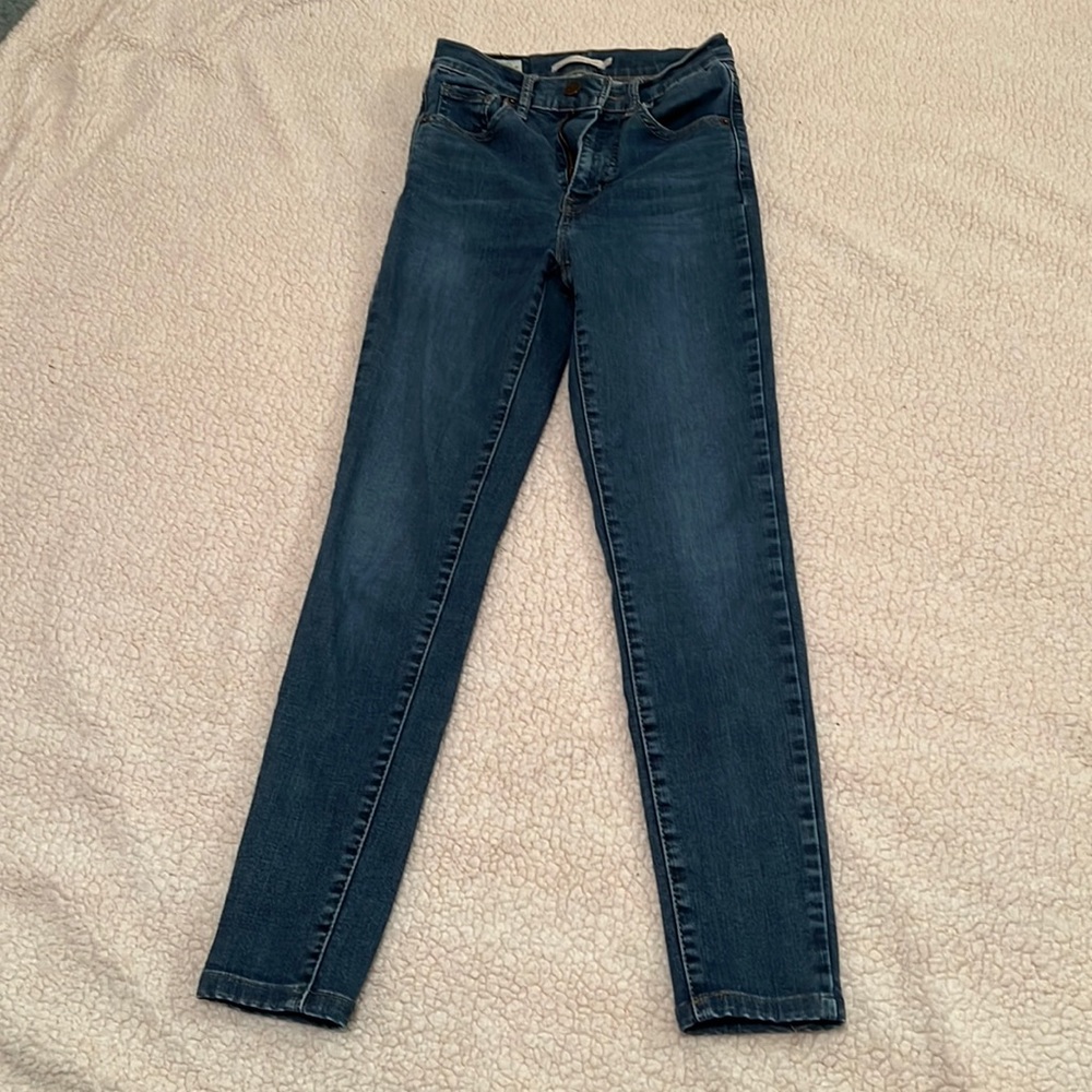 Levi Premium Mile High Skinny Jeans!